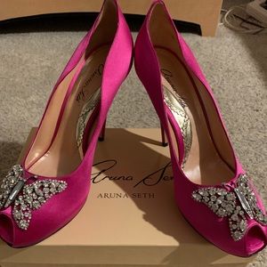 ARUNA SETH BUTTERFLY PEEP TOE PUMPS